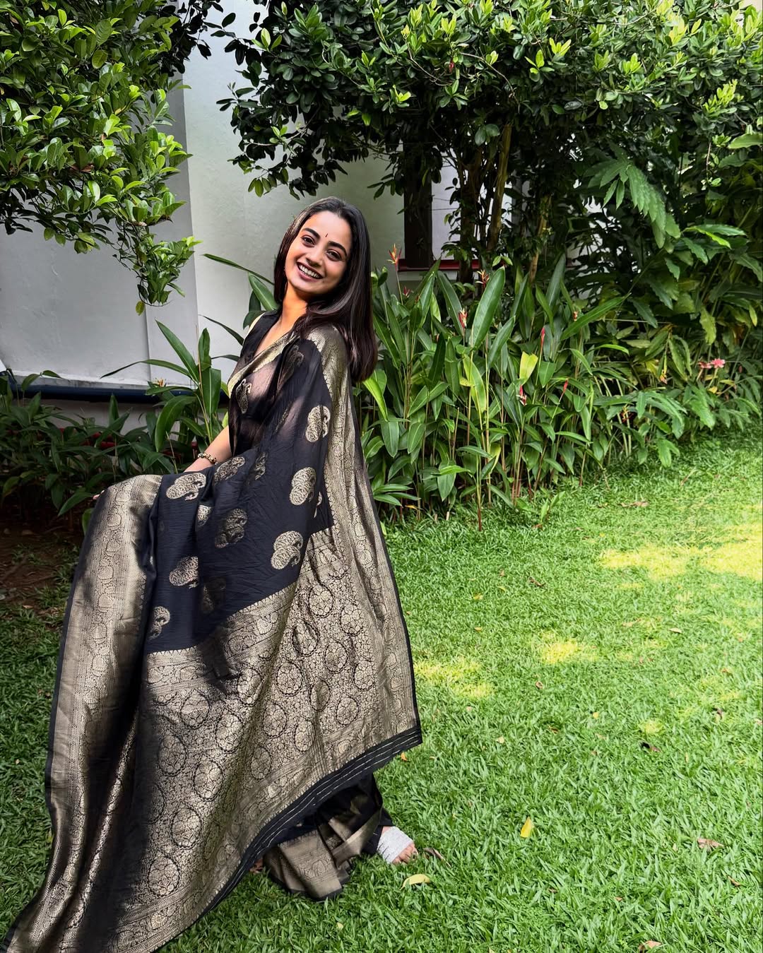 Party Wear Black Soft Banarasi Silk Saree With Blouse Piece