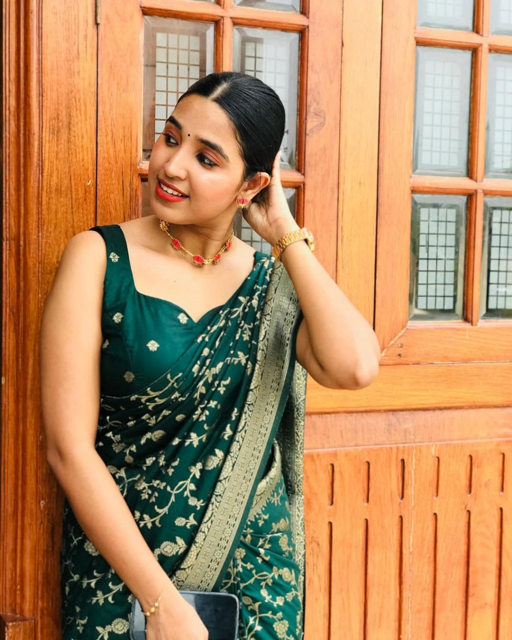 Green Color Soft Silk Saree With Blouse Piece