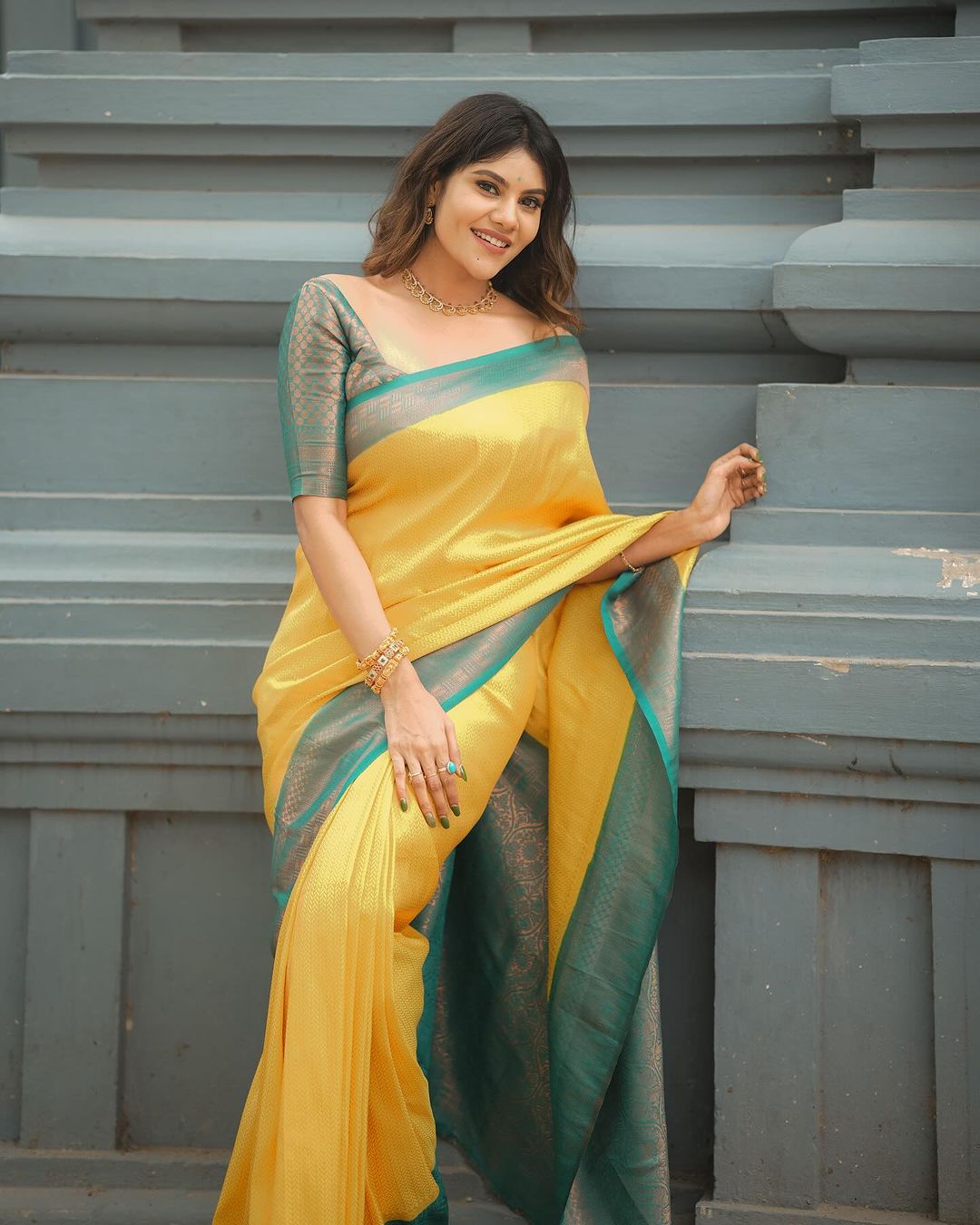 Evergreen Yellow Color Soft Silk Saree With Blouse Piece