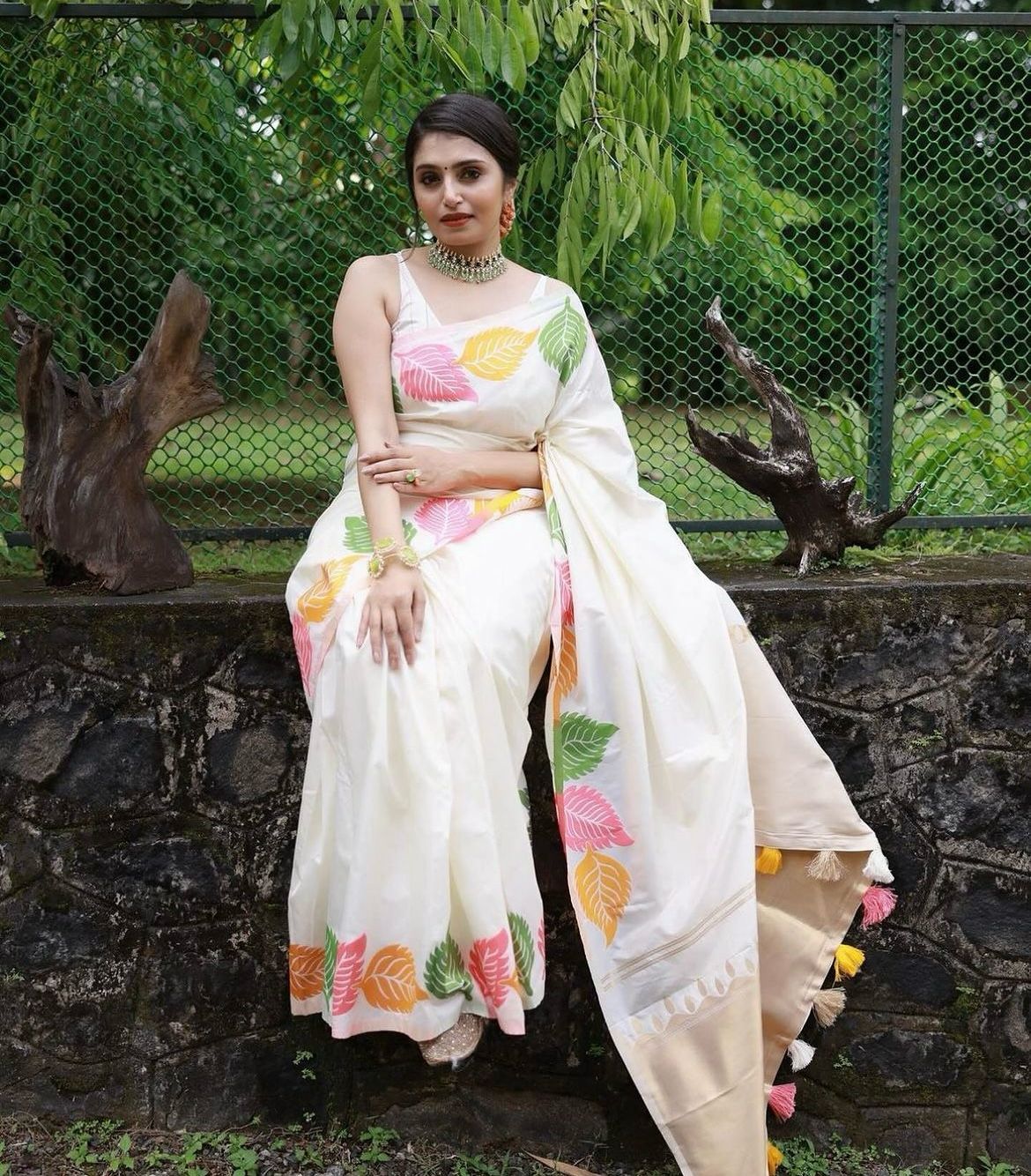 King Of Color White  Soft Silk Saree With Blouse Piece